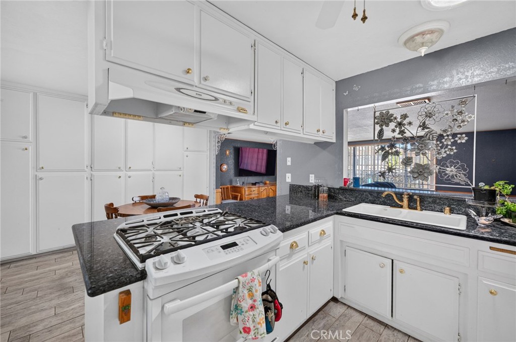 28660 Mapes Property Photo 10