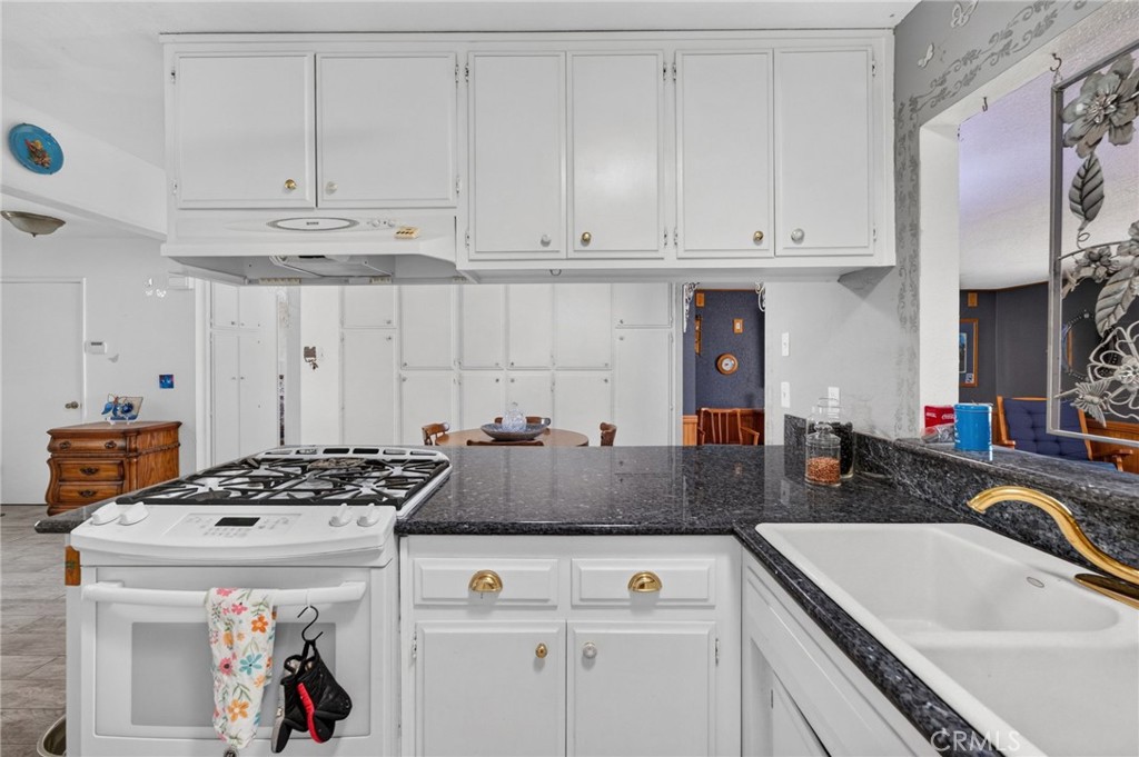 28660 Mapes Property Photo 11