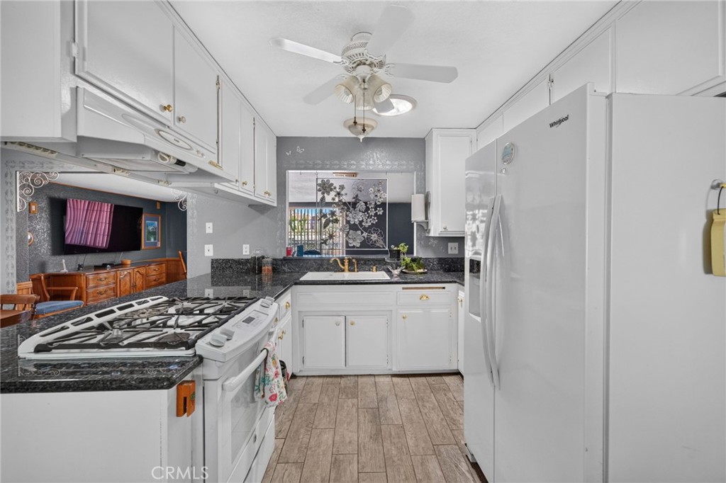 28660 Mapes Property Photo 12