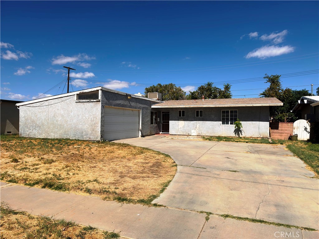 1121 Valiant Property Photo 1