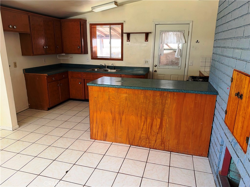 1121 Valiant Property Photo 3
