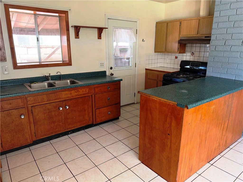 1121 Valiant Property Photo 4