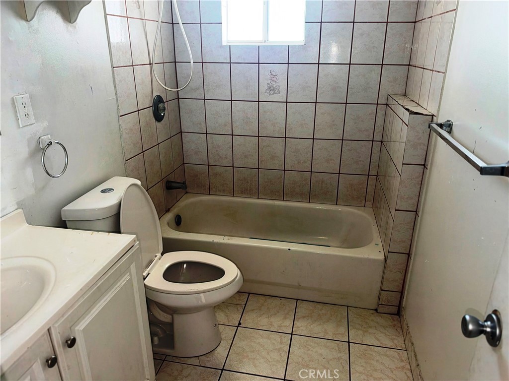 1121 Valiant Property Photo 12
