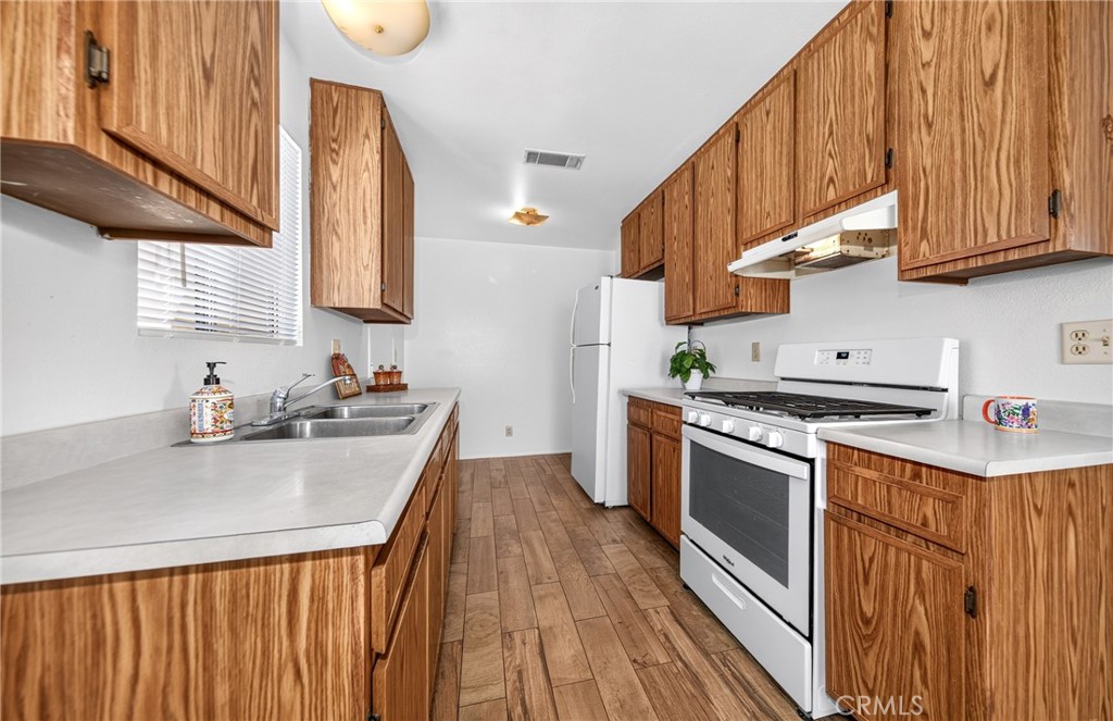 1964 W Oakland Avenue Property Photo 7