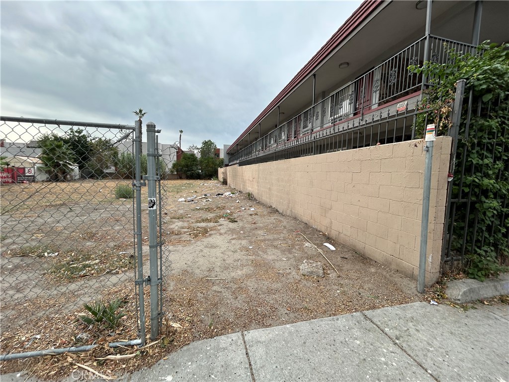 663 W 6th Street Property Photo 1