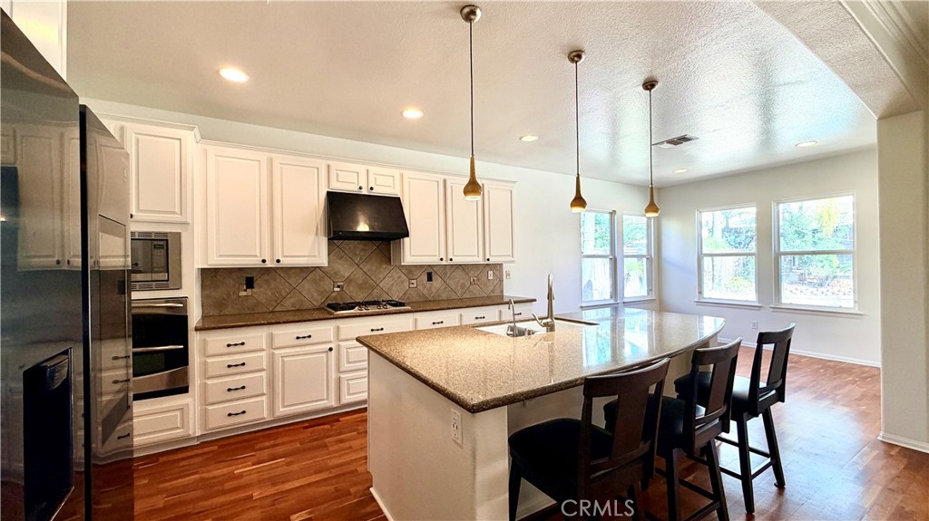 335 Plaza Toluca Property Photo 9