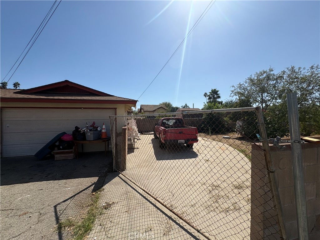 278 E Cherry Property Photo 4