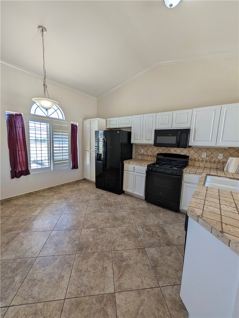 13053 Shubert Property Photo 9
