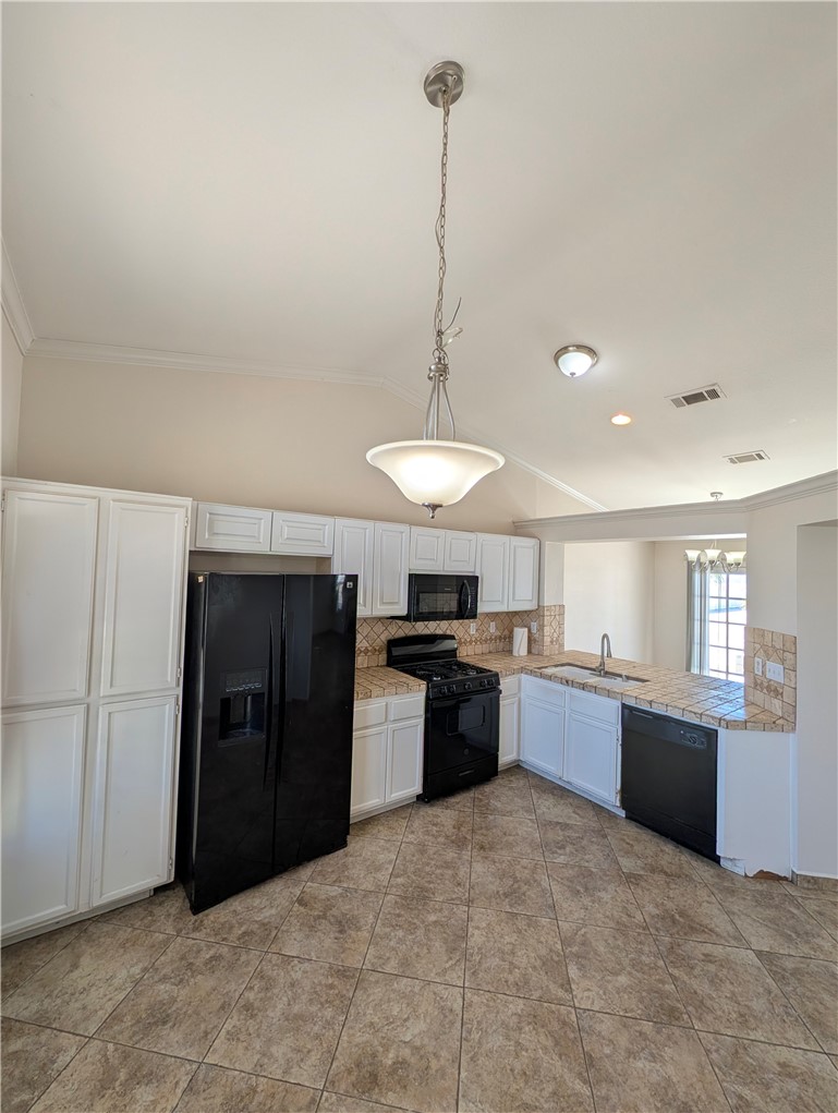 13053 Shubert Property Photo 10