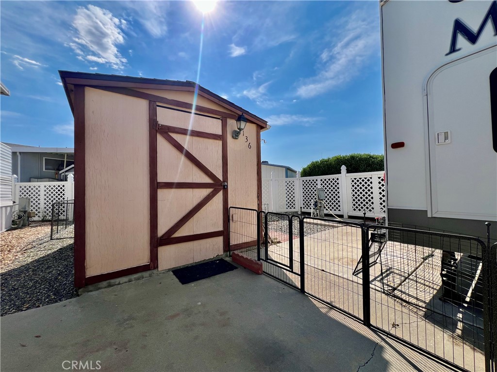 1295 S Cawston Avenue Property Photo 19