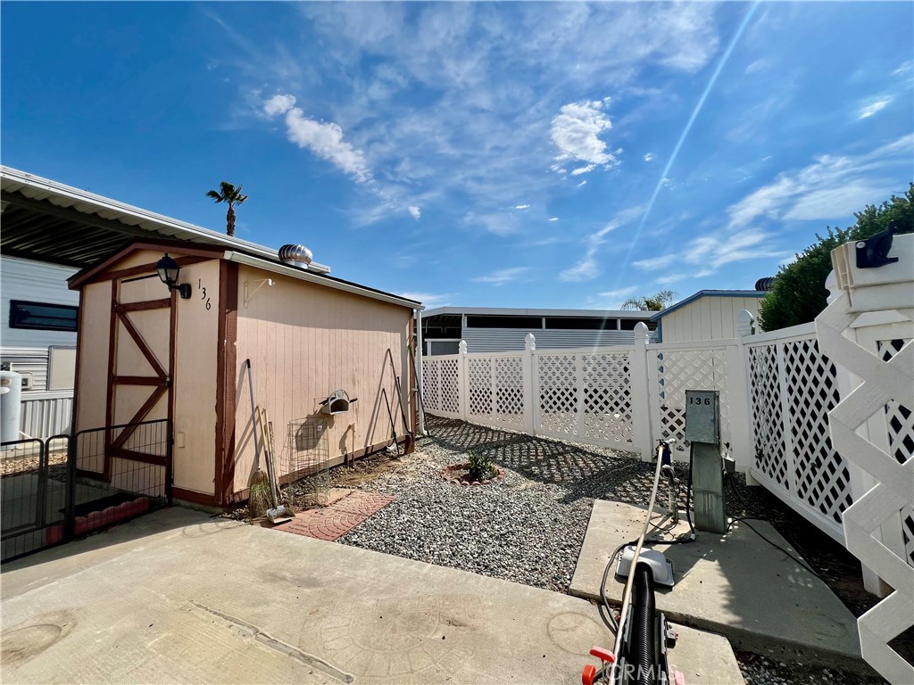 1295 S Cawston Avenue Property Photo 22