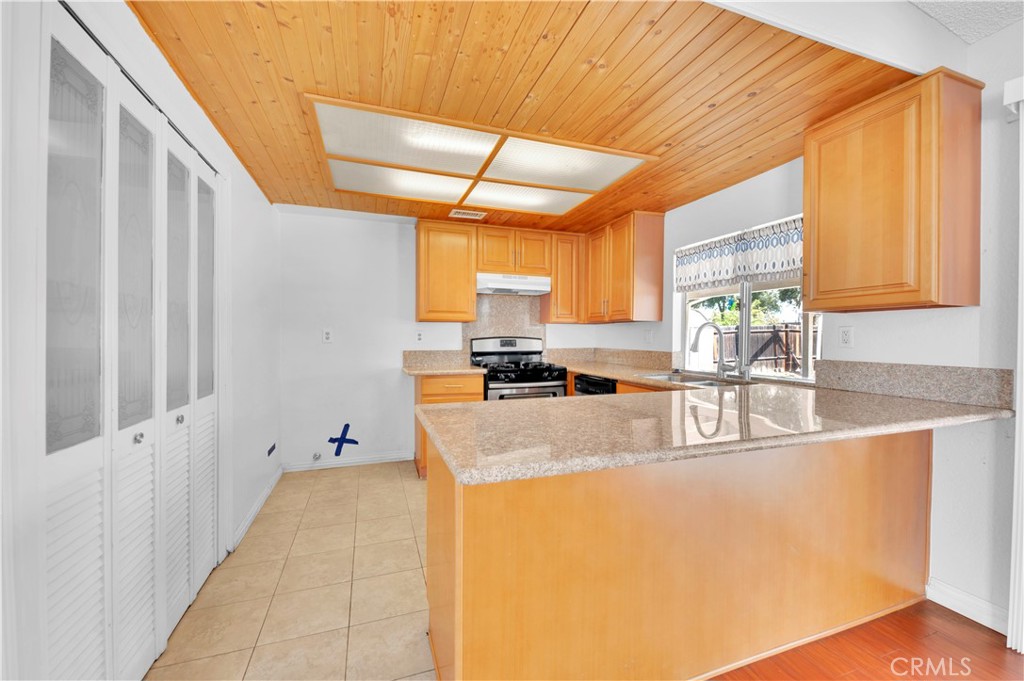 13416 Oak Dell Property Photo 9