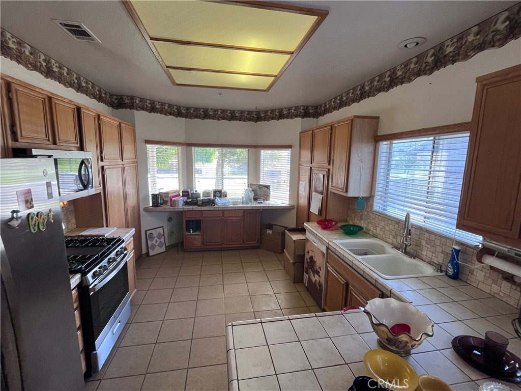 1976 Villines Avenue Property Photo 3