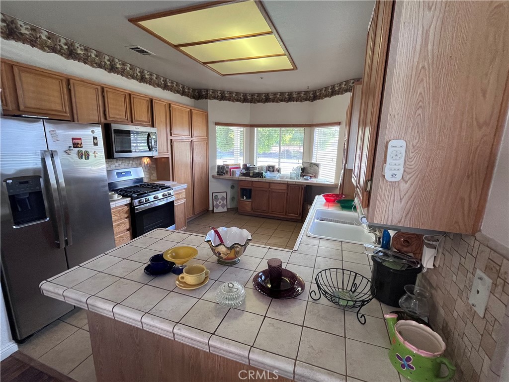 1976 Villines Avenue Property Photo 4