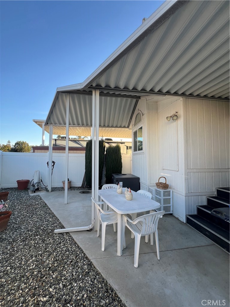 1295 S Cawston Avenue 422 Property Photo 12