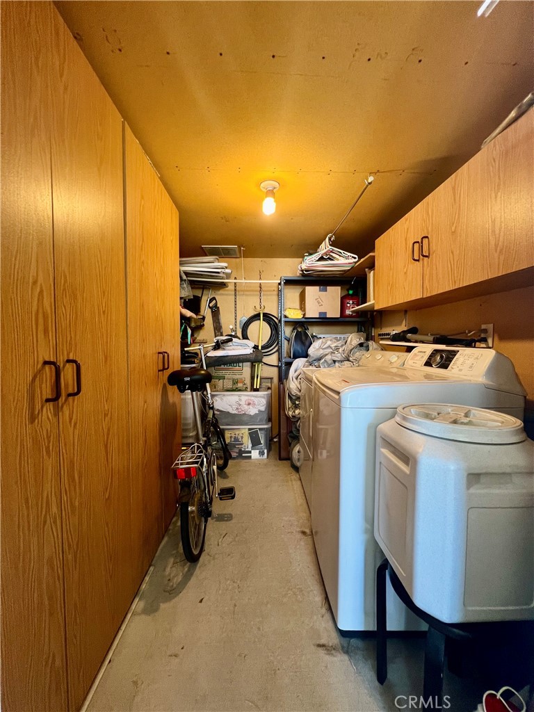 1295 S Cawston Avenue 422 Property Photo 16