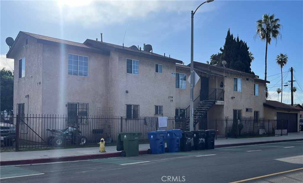 7704 S Grand Avenue Property Photo 1