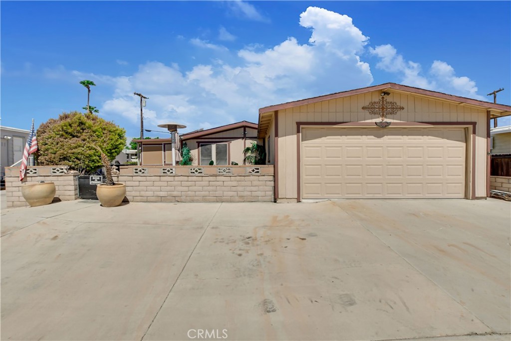 73741 Broadmoor Drive Property Photo 1
