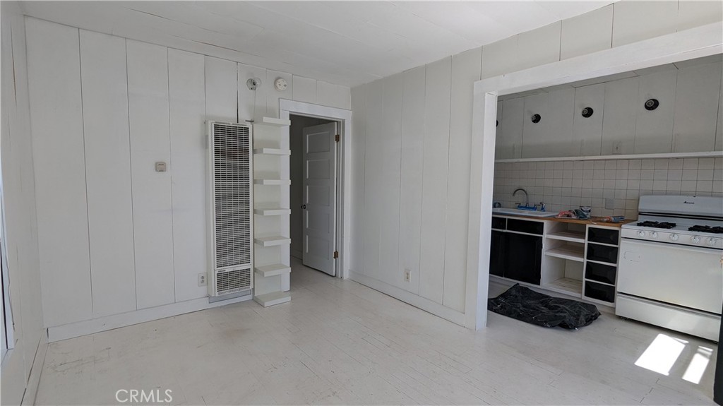 712 -714-716 Vernon Avenue Property Photo 6