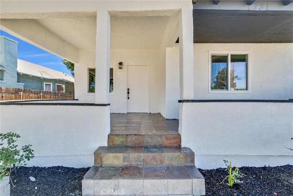 731 W 8th Street Property Photo 4