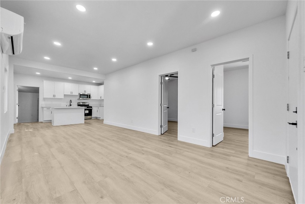 731 W 8th Street Property Photo 7
