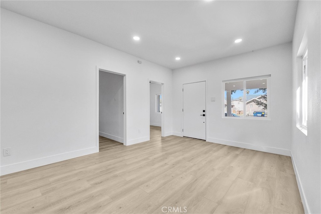 731 W 8th Street Property Photo 8