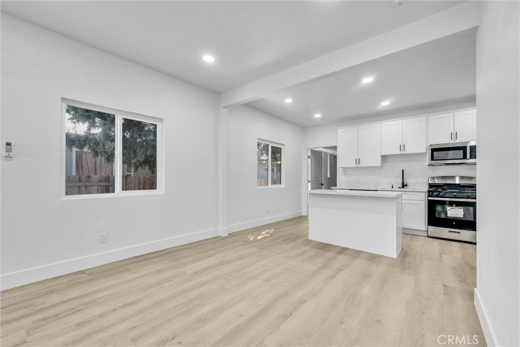 731 W 8th Street Property Photo 10