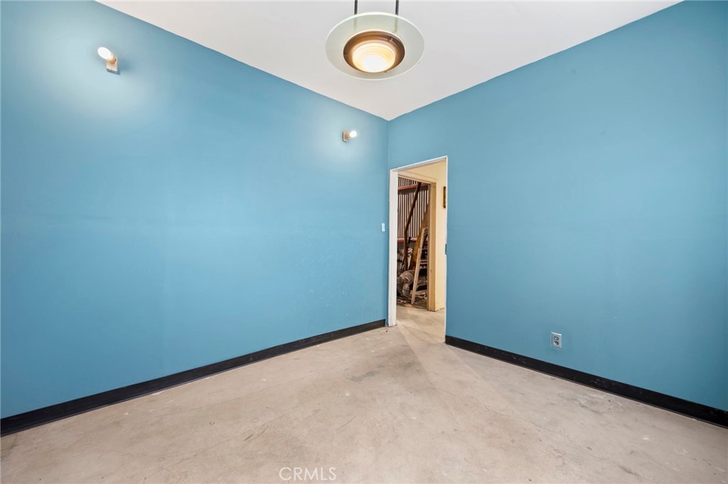 6013 State Street Property Photo 6