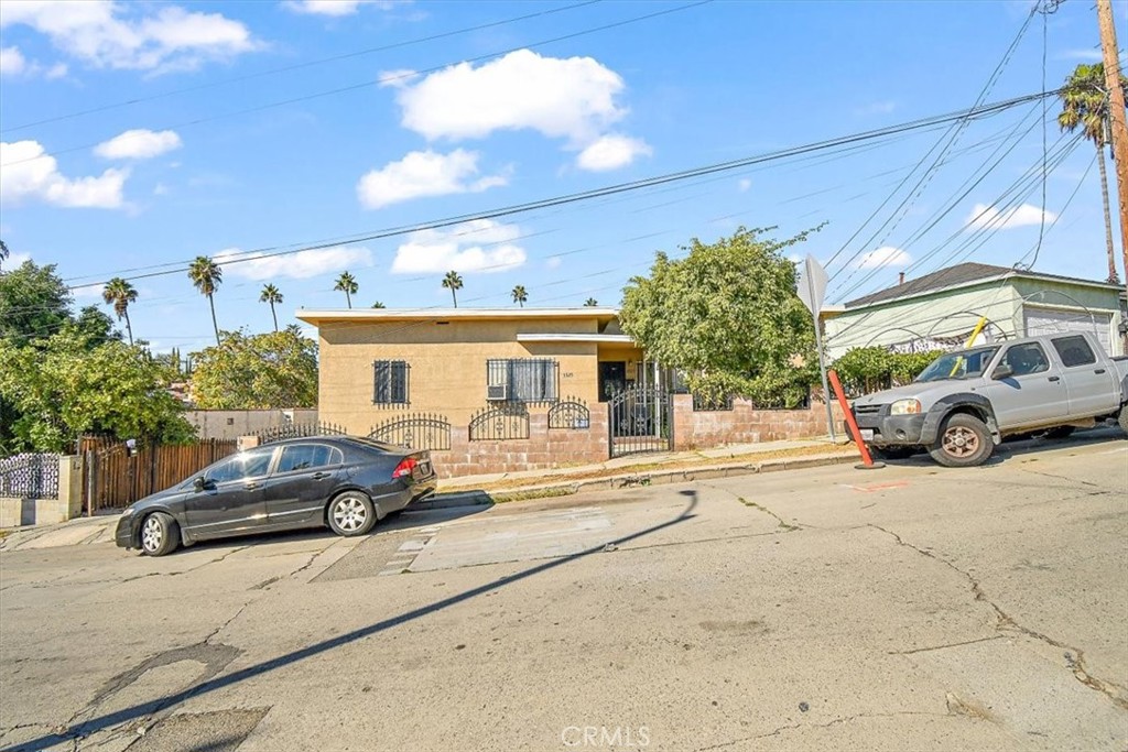 3323 Linda Vista Property Photo 2
