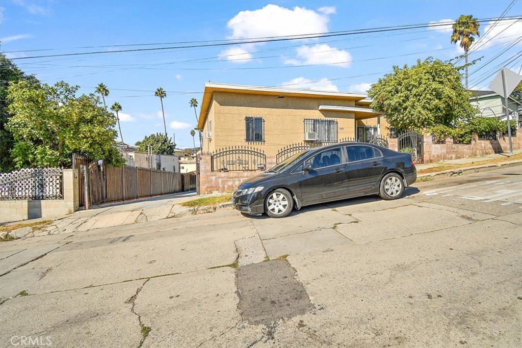 3323 Linda Vista Property Photo 4