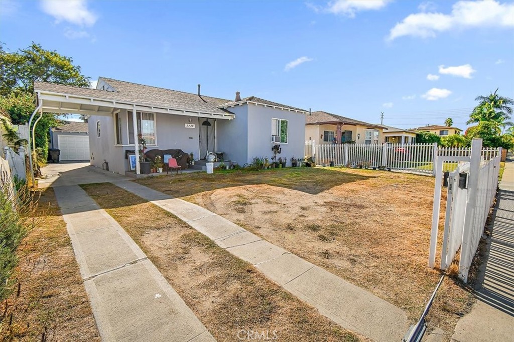 3738 E 53rd Street Property Photo 2