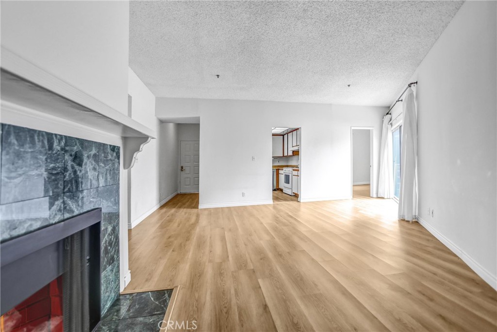 2905 Montrose Avenue 221 Property Photo 4
