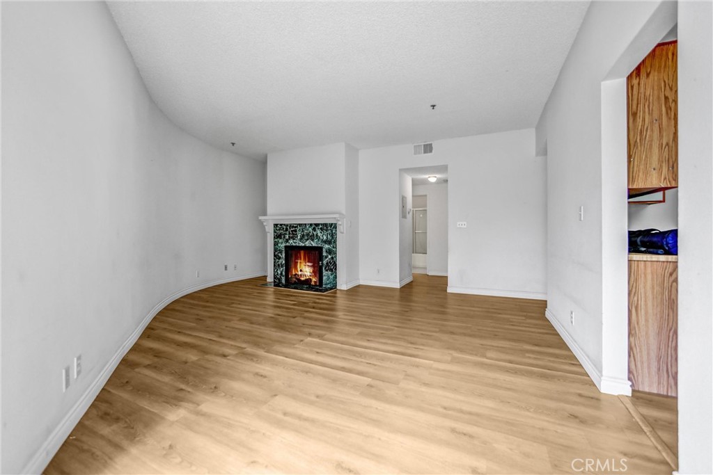 2905 Montrose Avenue 221 Property Photo 5