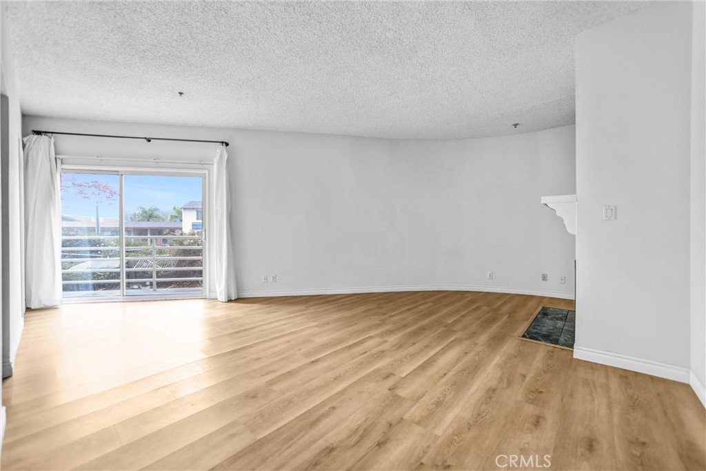 2905 Montrose Avenue 221 Property Photo 6
