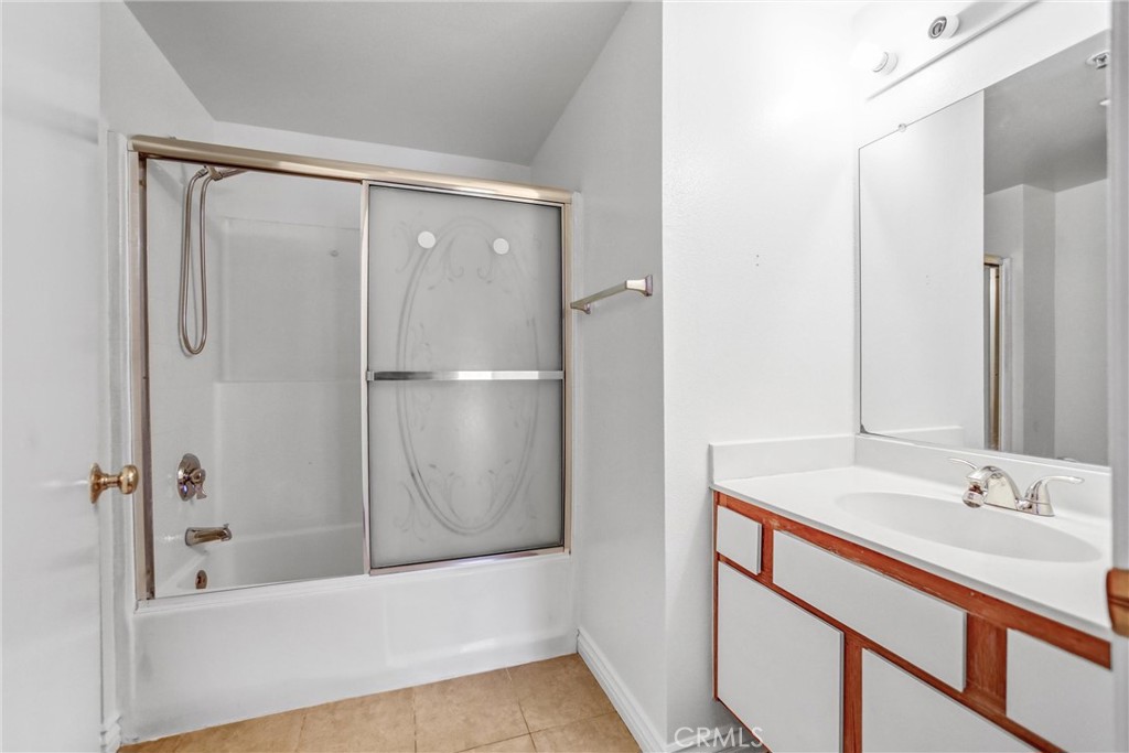 2905 Montrose Avenue 221 Property Photo 7
