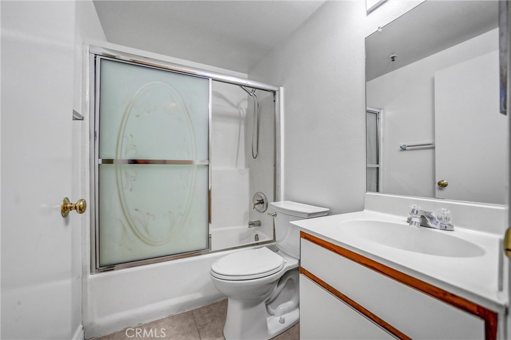 2905 Montrose Avenue 221 Property Photo 8