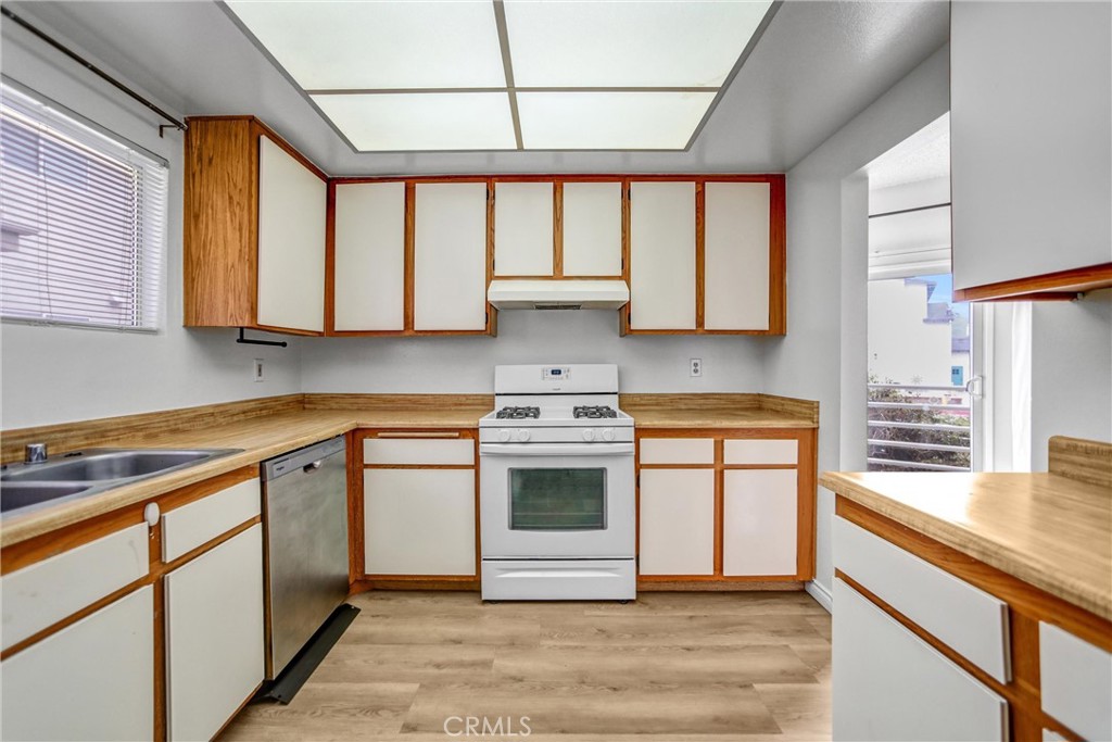 2905 Montrose Avenue 221 Property Photo 10
