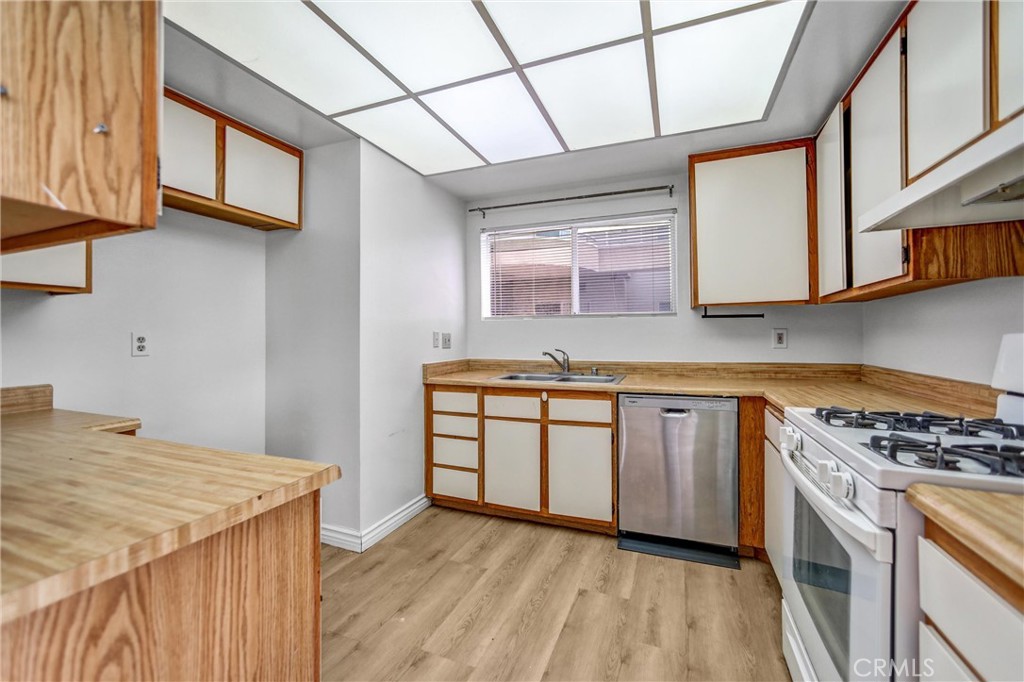 2905 Montrose Avenue 221 Property Photo 11