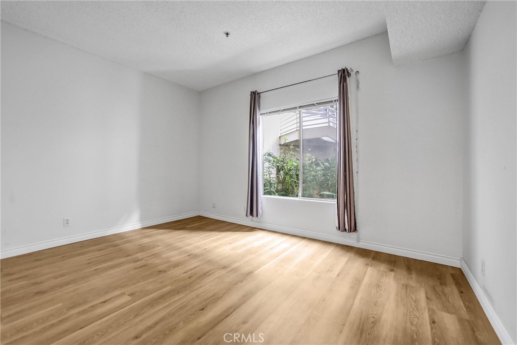 2905 Montrose Avenue 221 Property Photo 12