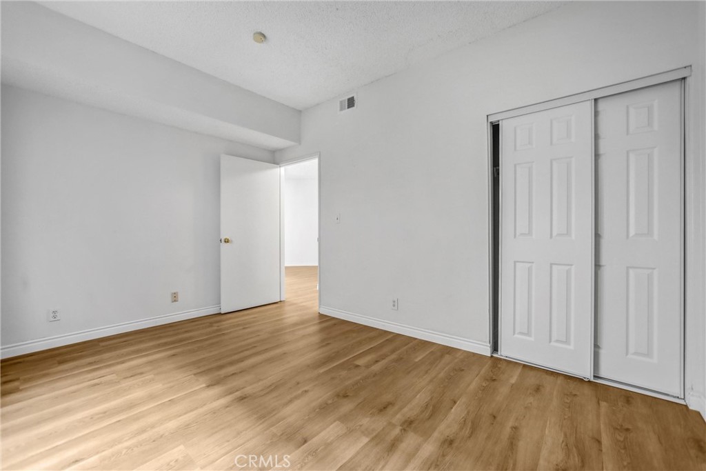 2905 Montrose Avenue 221 Property Photo 13
