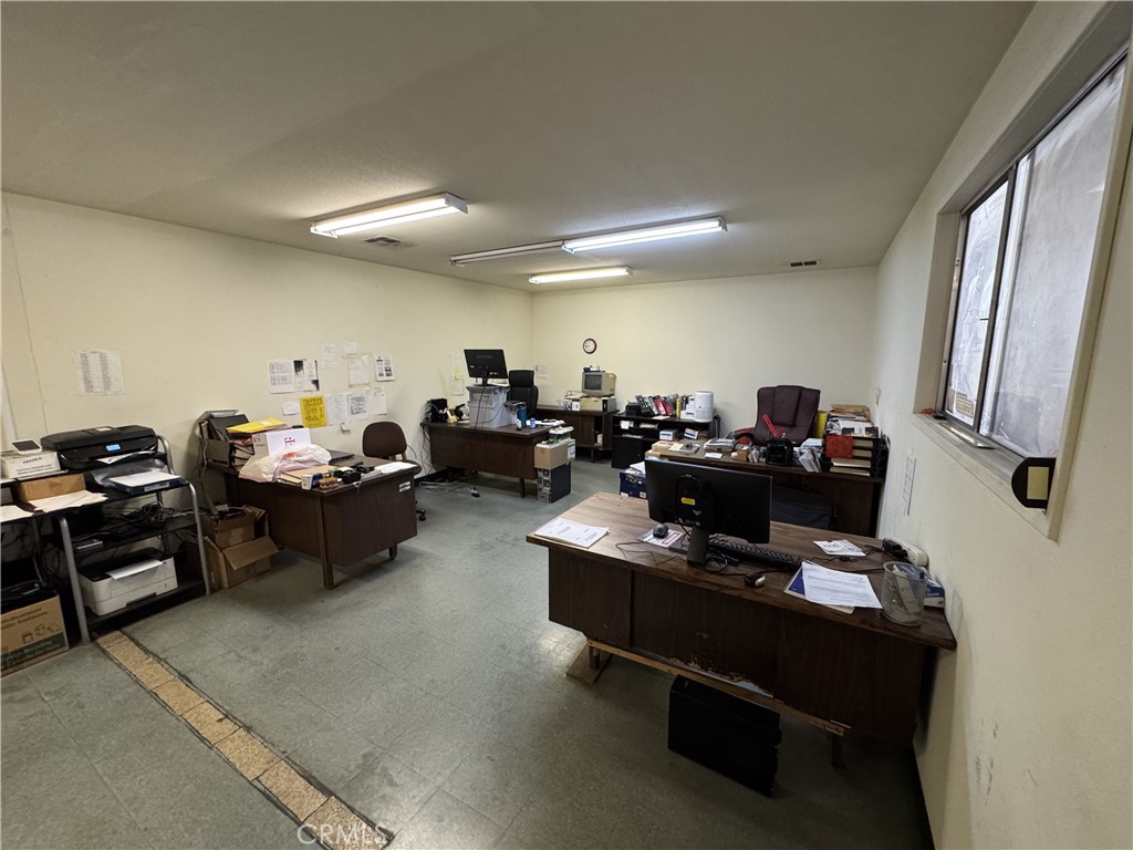 220 N Sunset Avenue Property Photo 7