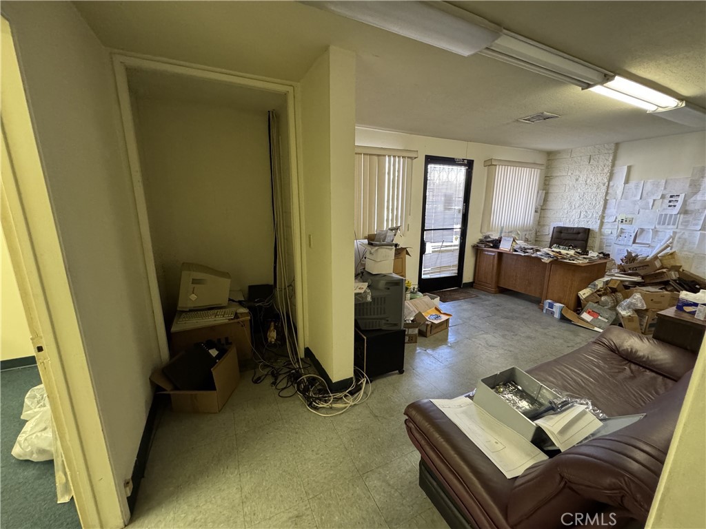 220 N Sunset Avenue Property Photo 10