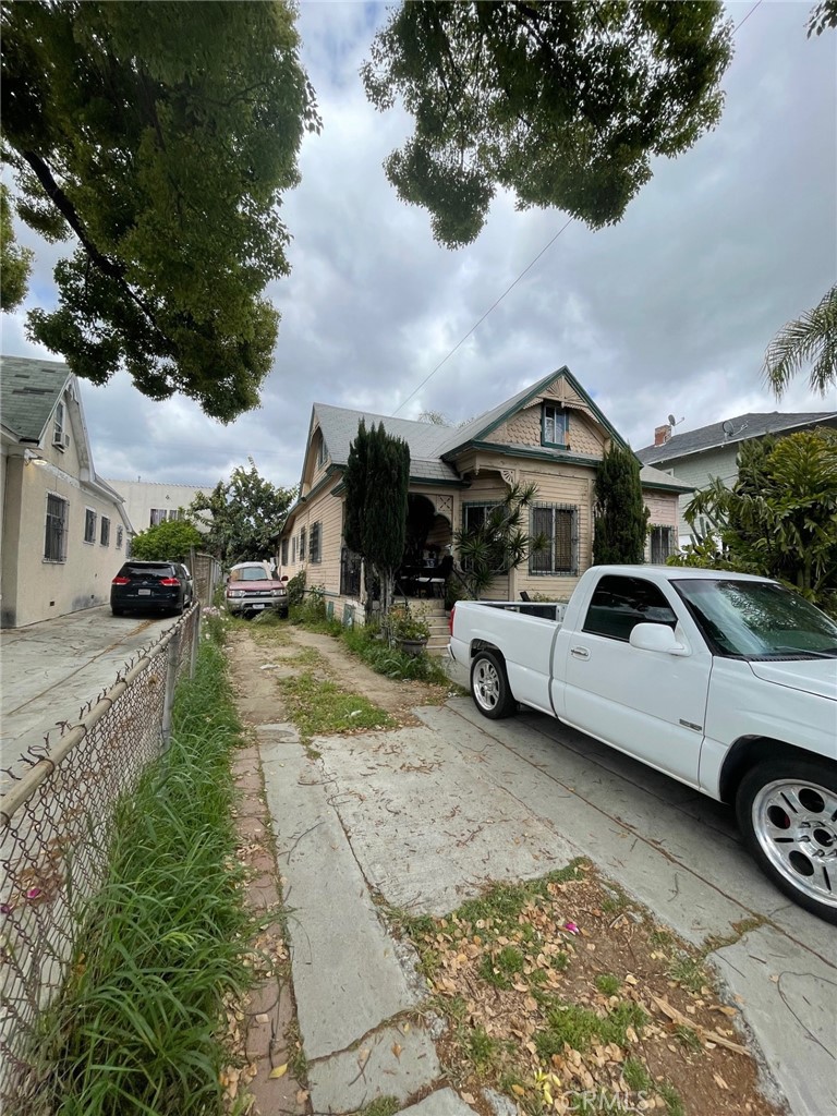 243 E 29th Street Property Photo 2
