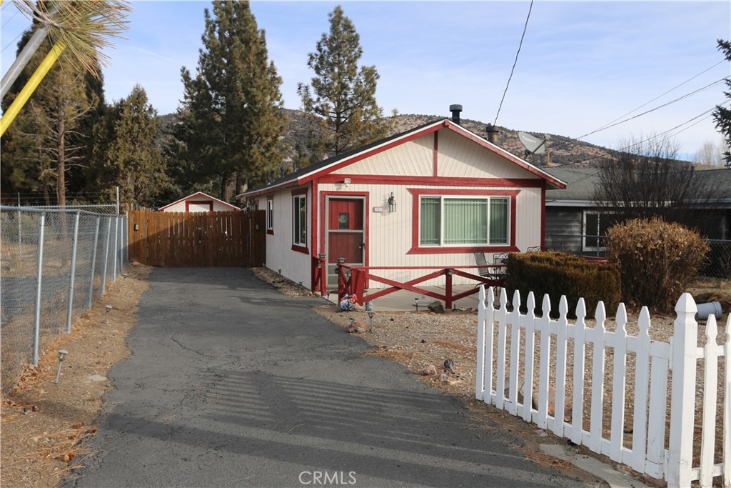 131 E Mountain View Boulevard Property Photo 1