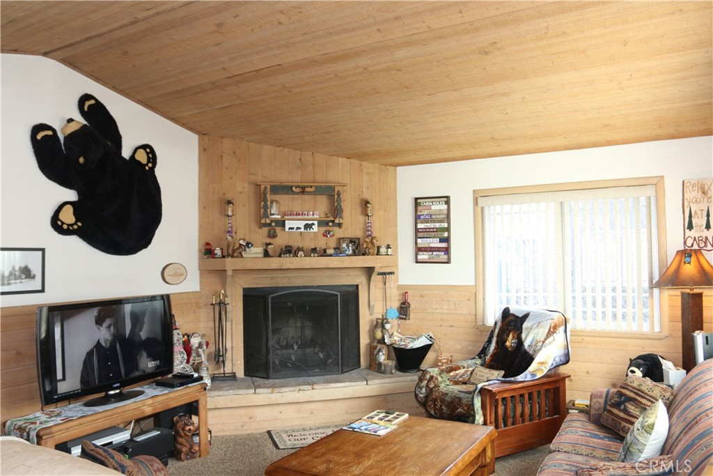 131 E Mountain View Boulevard Property Photo 4