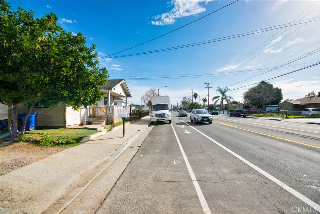 1541 W Orange Grove Avenue Property Photo 12