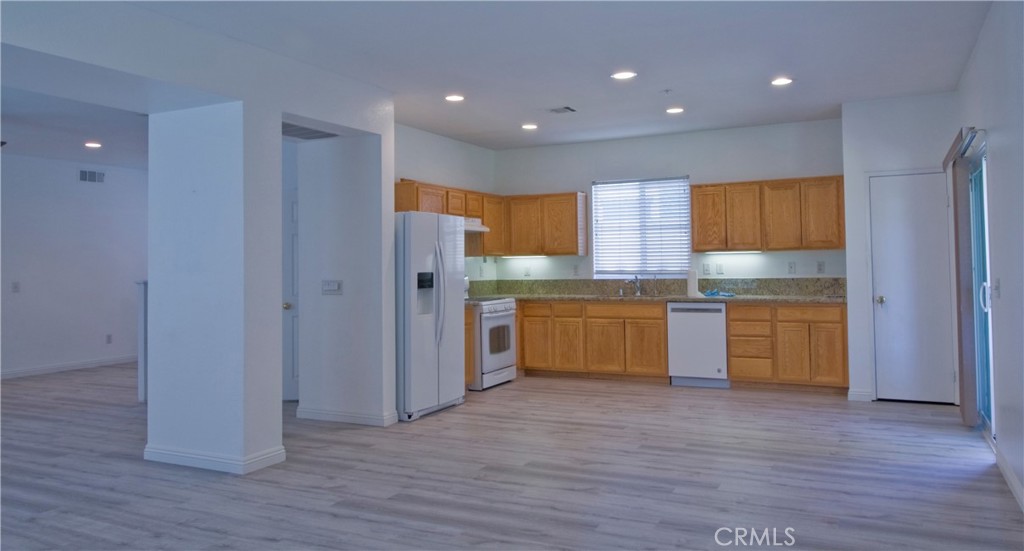 6163 S Hills Way Property Photo 5