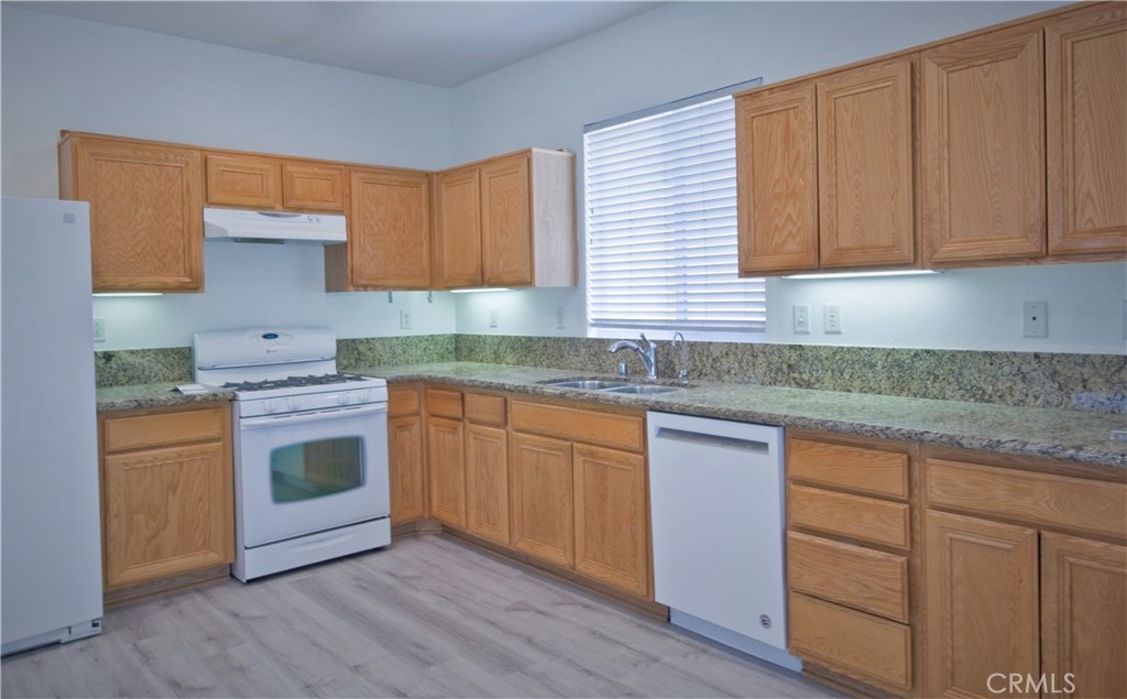6163 S Hills Way Property Photo 7