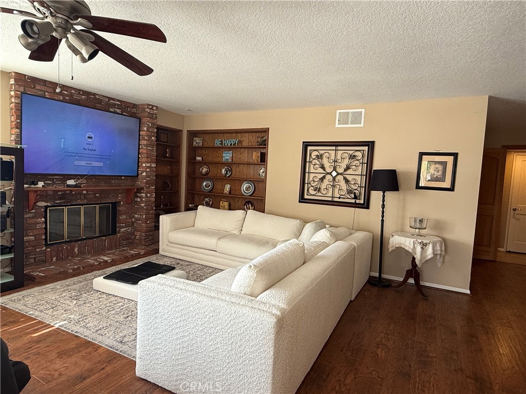 6087 Vineyard Avenue Property Photo 3