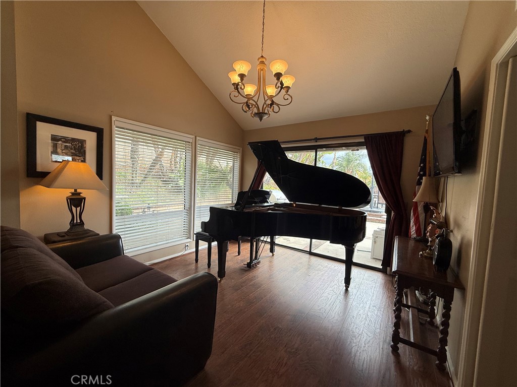 6087 Vineyard Avenue Property Photo 7